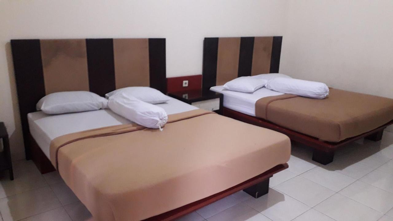 Surya Hotel & Resort Baturraden Exteriör bild