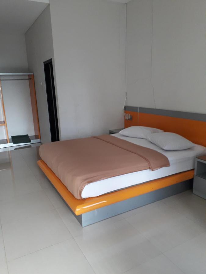 Surya Hotel & Resort Baturraden Exteriör bild